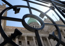 Fachada Congreso con referencia rejas